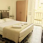 Le Centre Hotel *