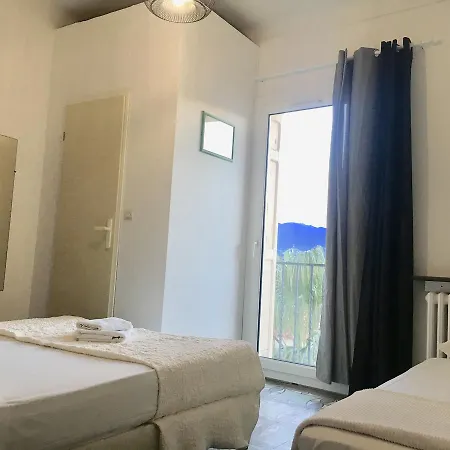 Le Centre Hotel *