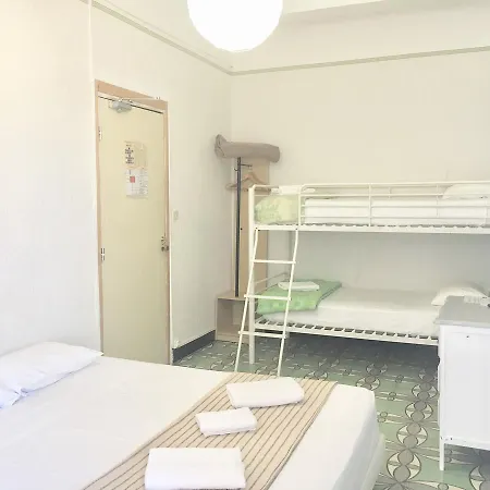 Le Centre Hotel *