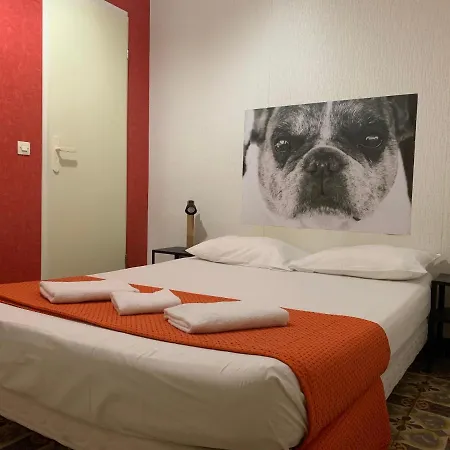 Le Centre Hotel *